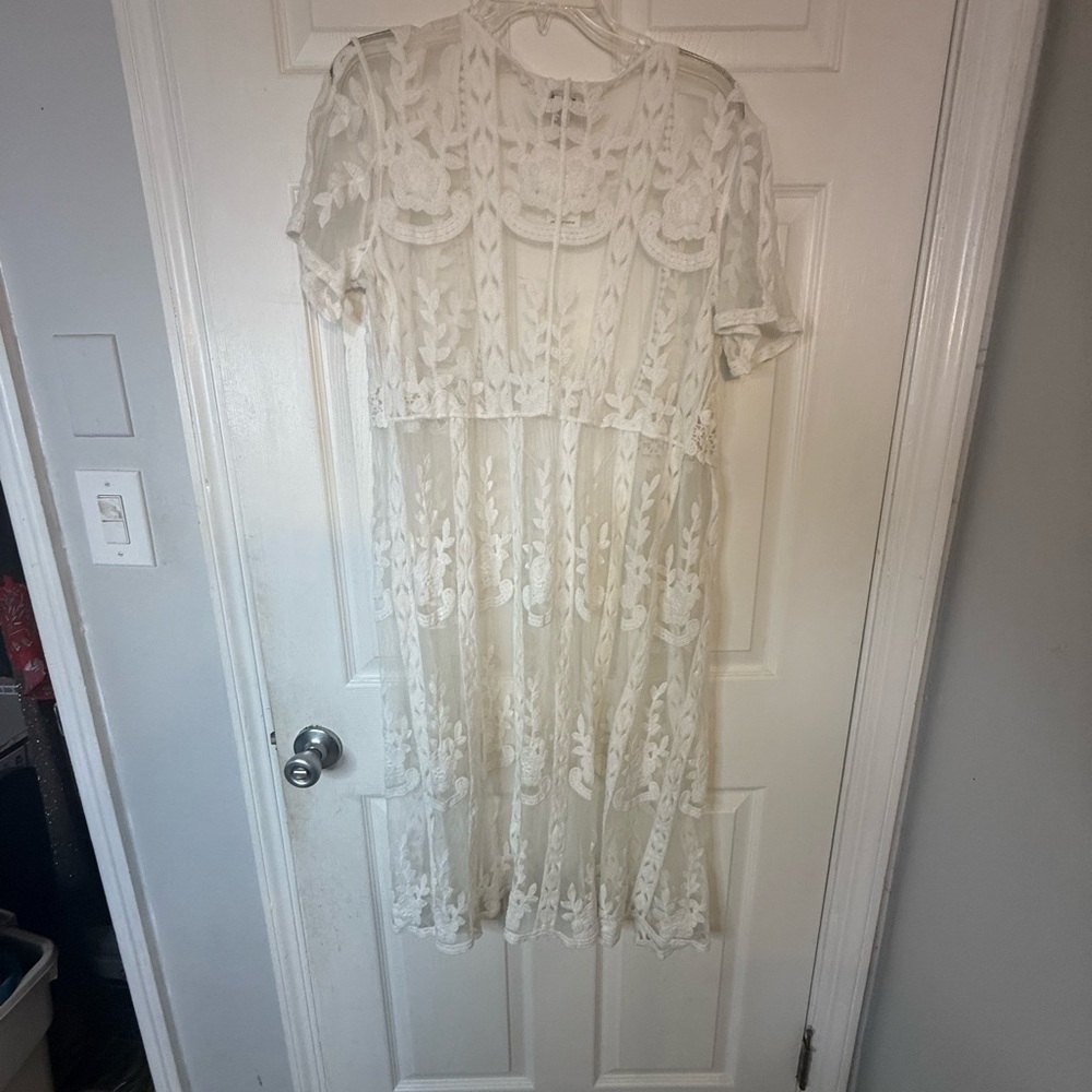Elegant White Lace Maxi Dress